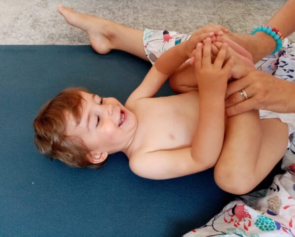 enfant - cours de baby yoga à Narbonne